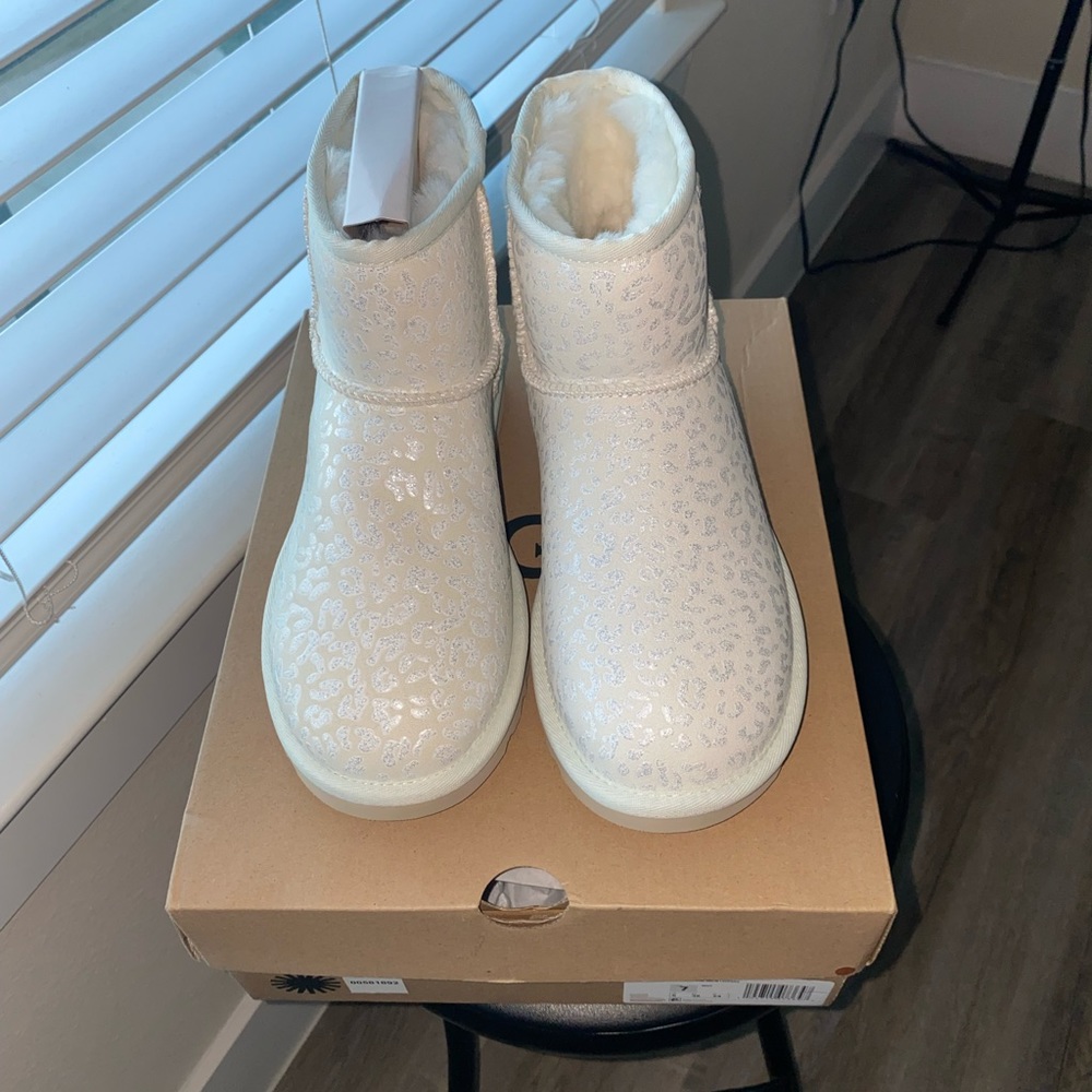 Brand new , never worn authentic white leopard mini ugg boots - Picture 2 of 5